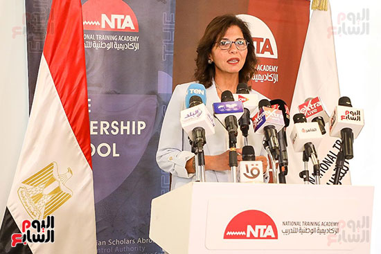 الدكتورة سلاف الجويلى المدير التنفيذي للأكاديمية الوطنية (3)