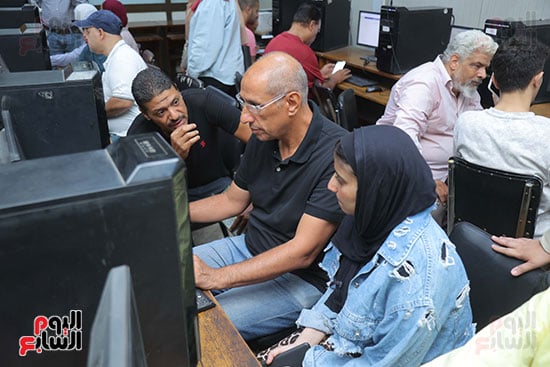 طلاب النظام الجديد والقديم اثناء تسجيل رغباتهم (1)