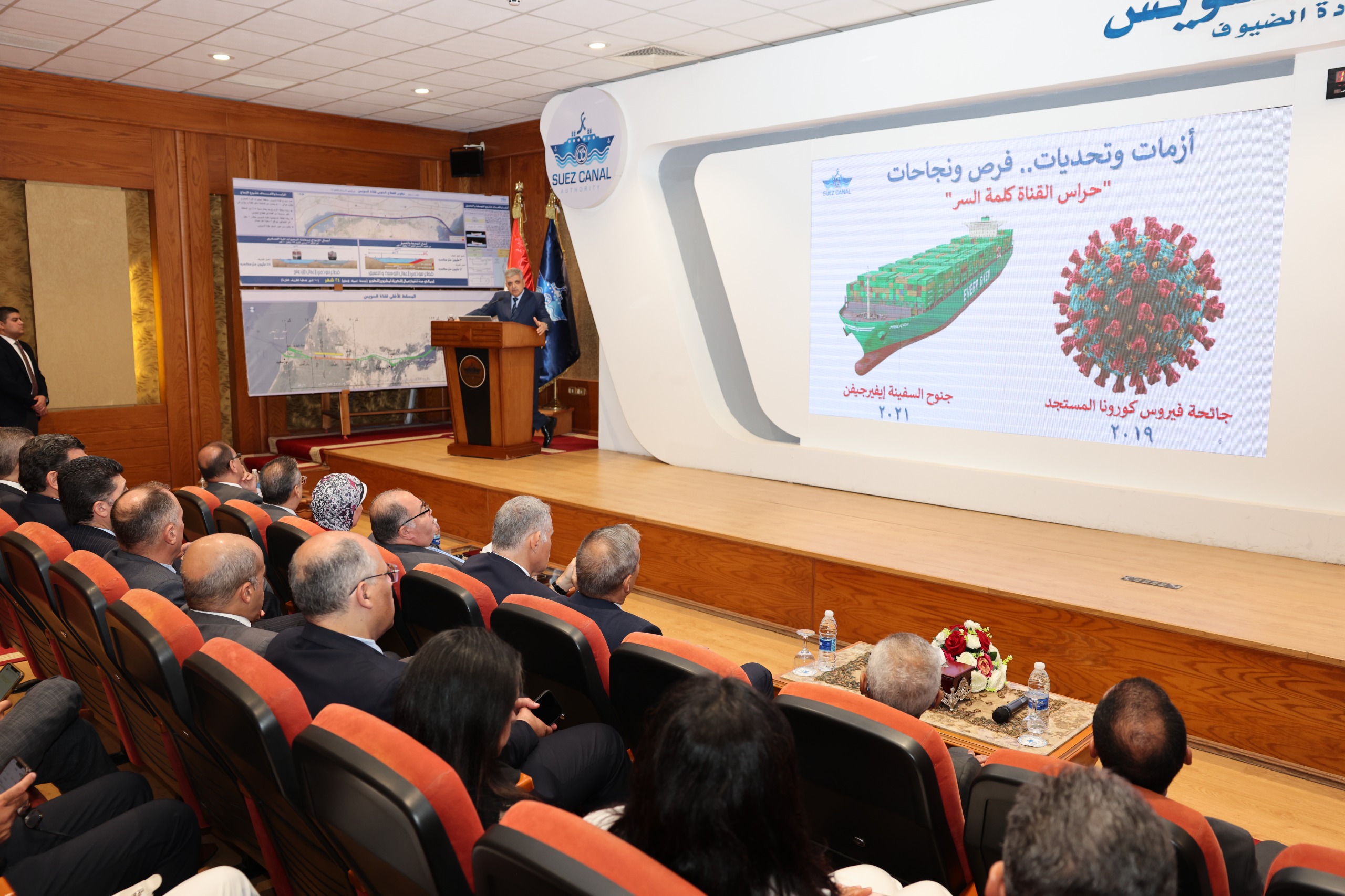 الفريق أسامة ربيع رئيس هيئة قناة السويس ووفدا دبلوماسيا  (1)