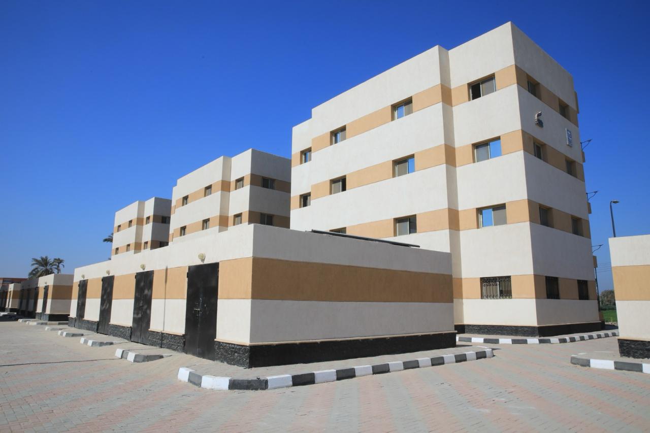 السكن والحظيرة الملحقة