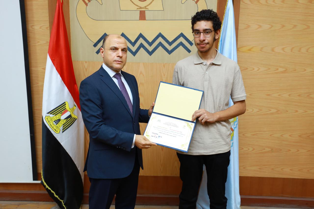 محافظ كفر الشيخ يكرم أوائل الشهادات العامة  (5)