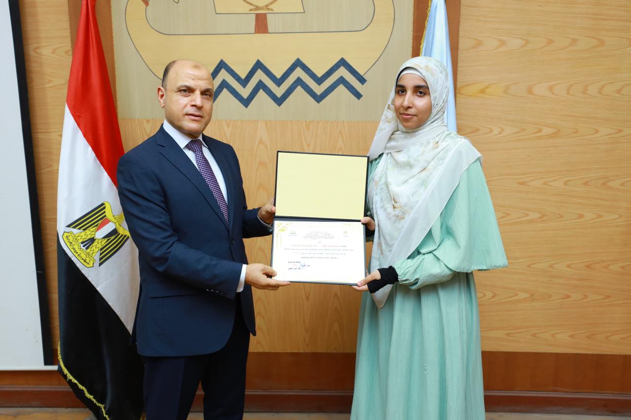 محافظ كفر الشيخ يكرم أوائل الشهادات العامة  (10)