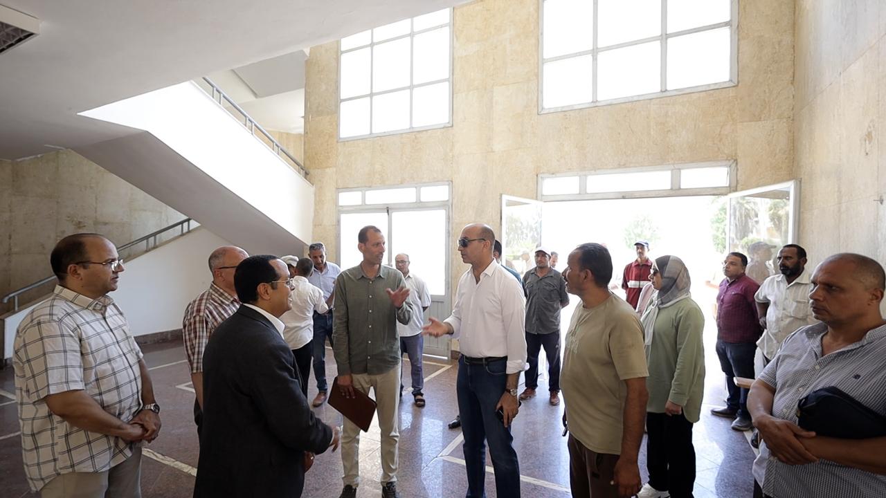 رئيس جامعة دمنهور يتابع تجهيزات الجامعة الأهلية 