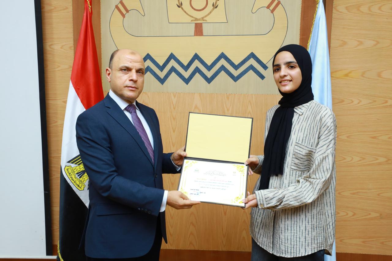 محافظ كفر الشيخ يكرم أوائل الشهادات العامة  (3)