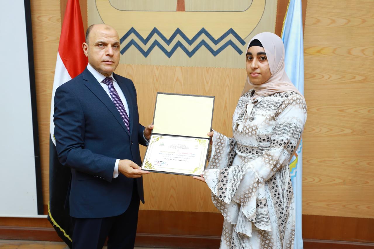 محافظ كفر الشيخ يكرم أوائل الشهادات العامة  (6)