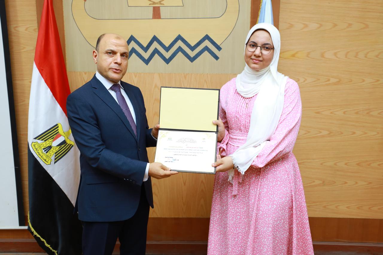 محافظ كفر الشيخ يكرم أوائل الشهادات العامة  (7)