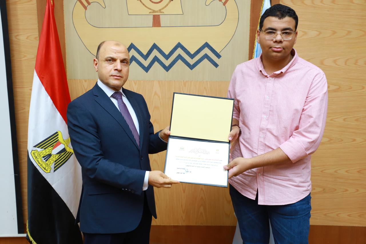 محافظ كفر الشيخ يكرم أوائل الشهادات العامة  (9)