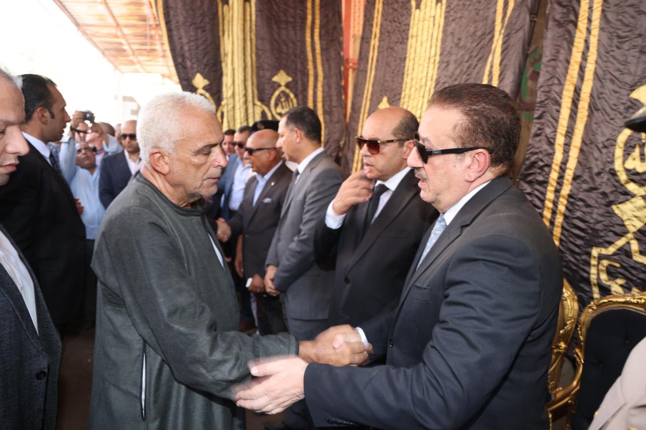 محافظ المنوفية يقدم العزاء