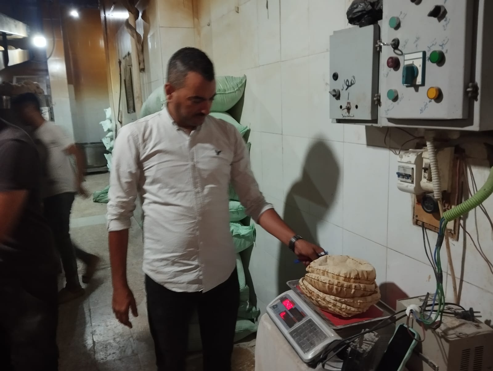 التأكد من وزن وانتاجية الخبز حسب المواصفات