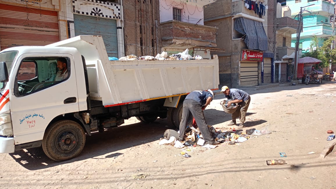 رفع المخلفات من الشوارع رفع المخلفات من الشوارع