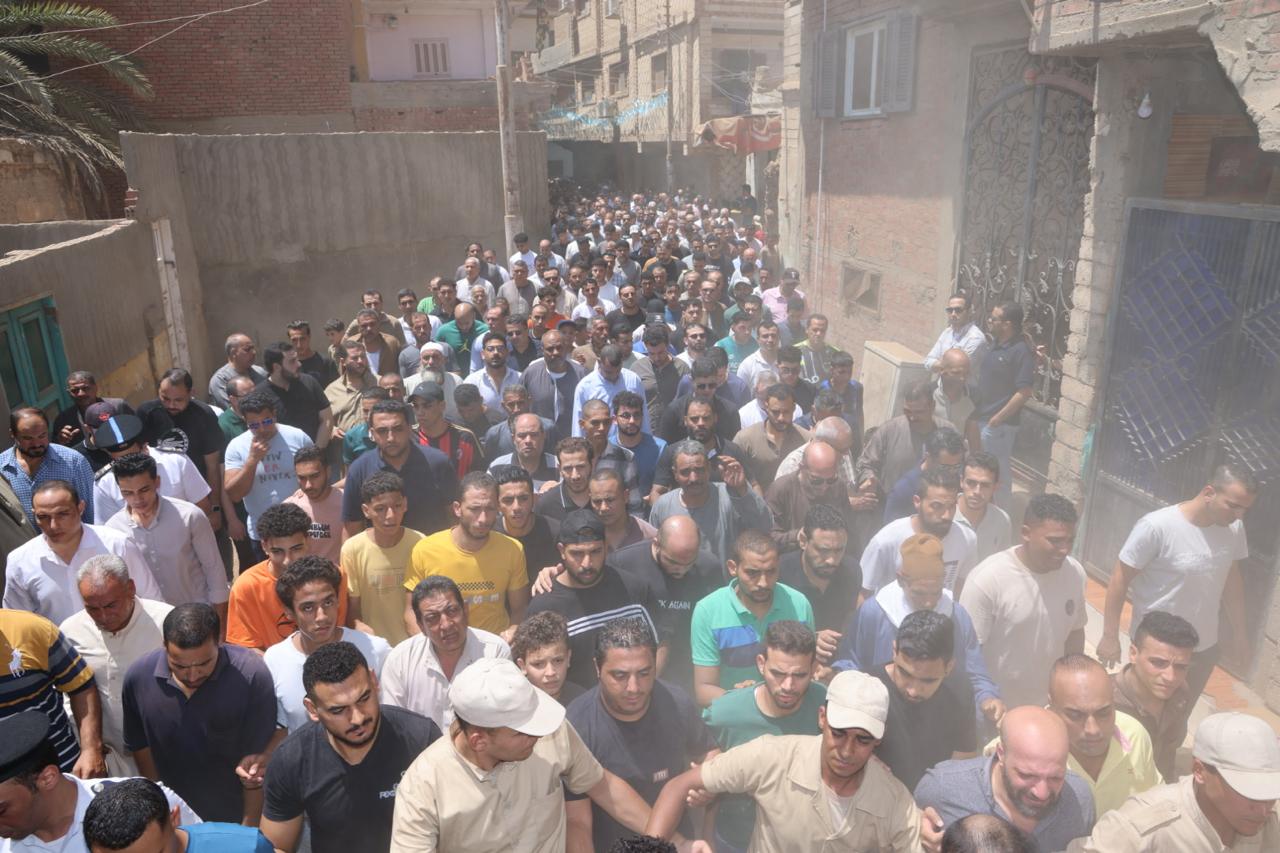 خلال تشييع الجثمان