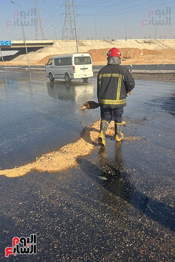 فنطاس-محملة-بـ-35-طن-جاز-بطريق-السويس-الصحراوى-(2)