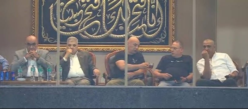 شاى حسام حسن فى المقصورة