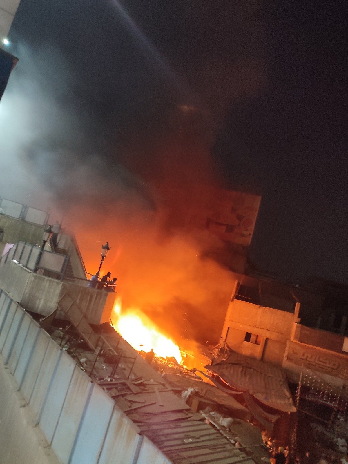 نشوب حريق هائل بعدد من المحال بشبرا الخيمة (2)