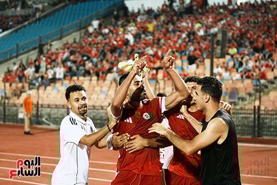احتفال لاعبى مودن بالهدف احتفال لاعبى مودن بالهدف