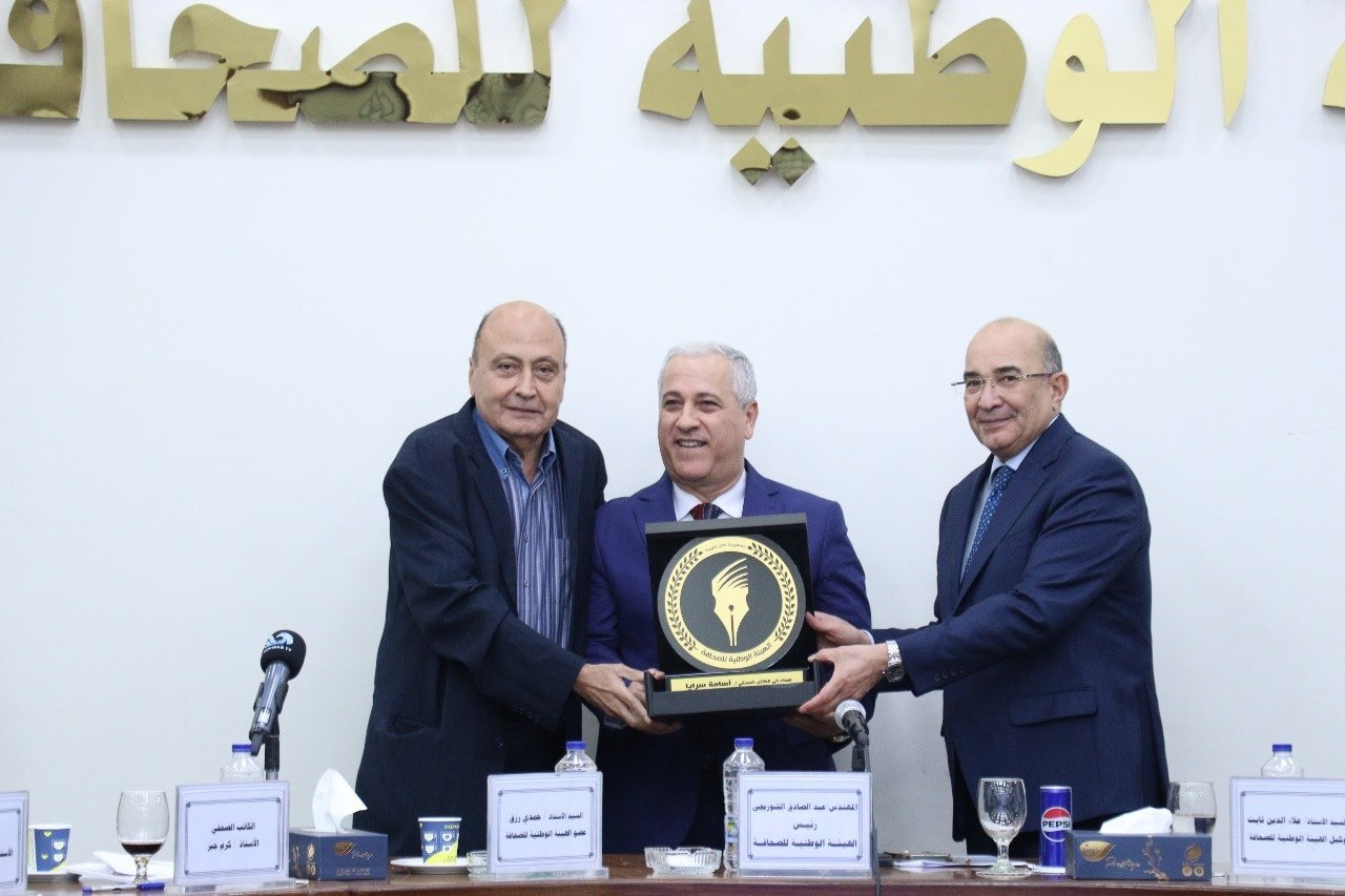 الكاتب الصحفى الكبير أسامة سرايا رئيس تحرير الأهرام السابق الكاتب الصحفى الكبير أسامة سرايا رئيس تحرير الأهرام السابق
