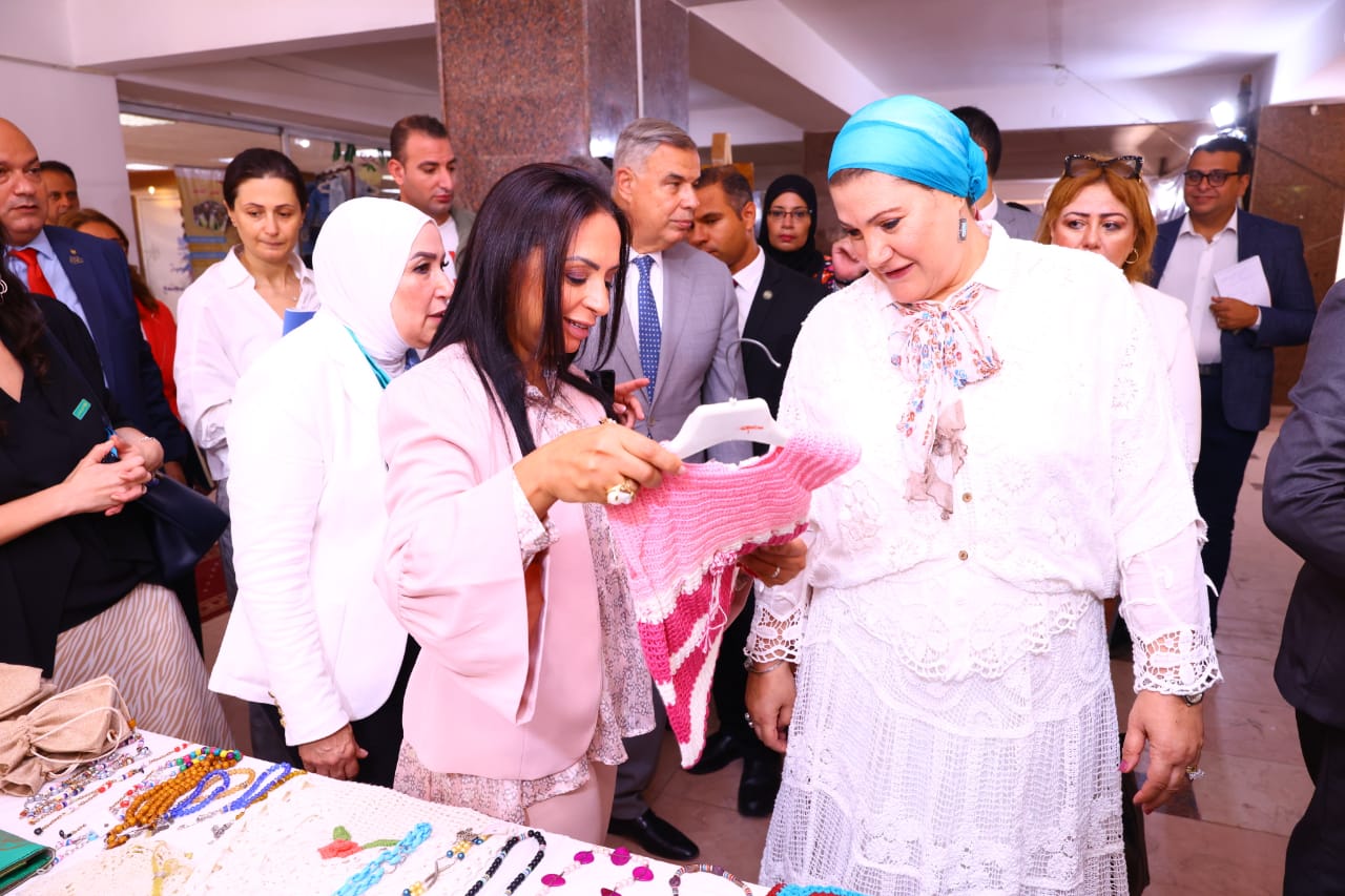 وزيرة التضامن الاجتماعي خلال افتتاح أول فروع المجلس القومي للطفولة والأمومة 