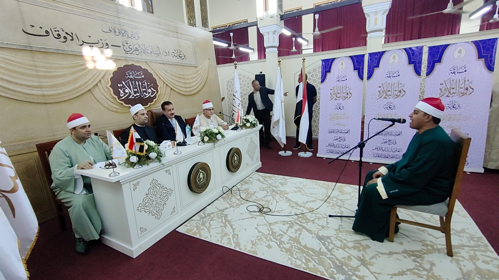 محافظ المنوفية يتفقد سير فعاليات مسابقة دولة التلاوة