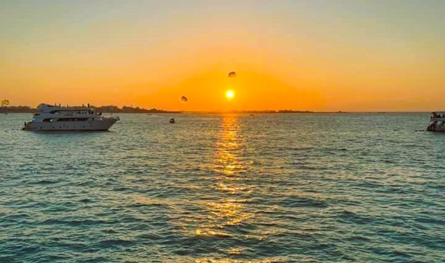 غروب الشمس ناحية شاطئ الغرام - مطروح