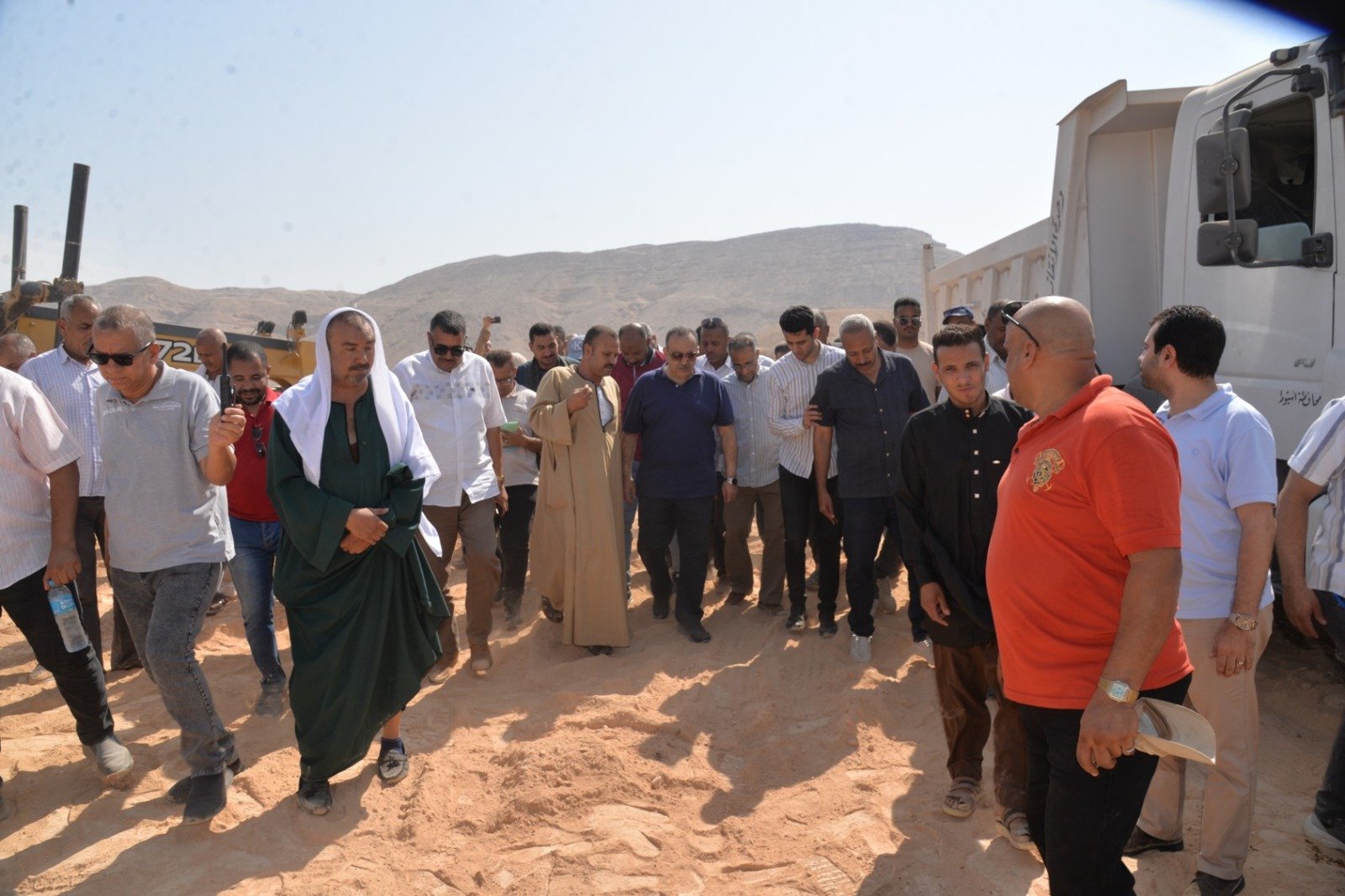 محافظ اسيوط يتفقد الطريق محافظ اسيوط يتفقد الطريق