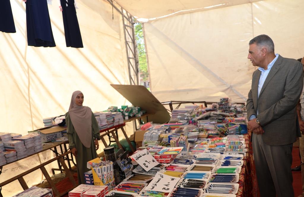 محافظ أسوان يتفقد المعرض محافظ أسوان يتفقد المعرض