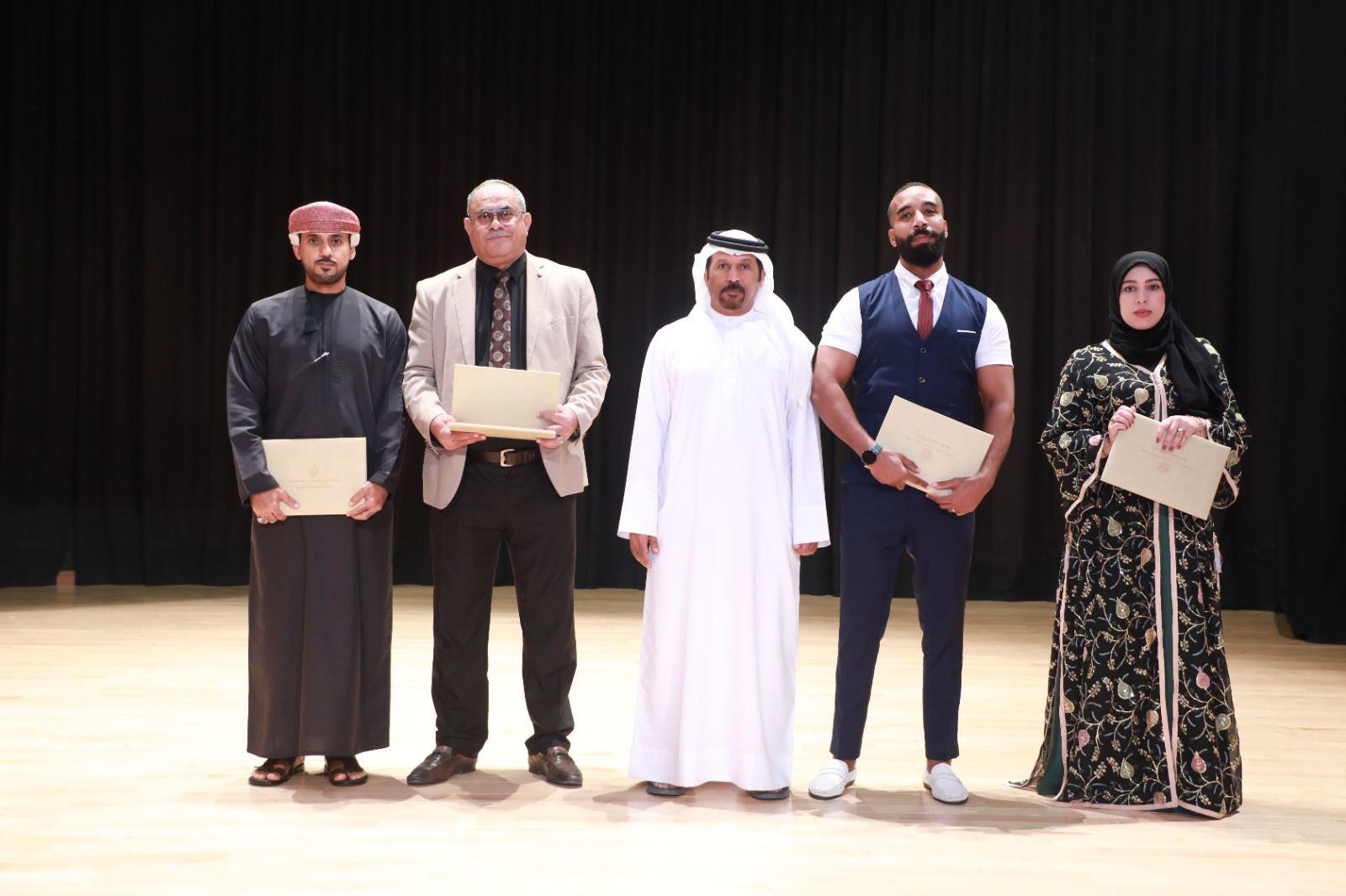 الشاعر محمد البريكى يكرم الشعراء