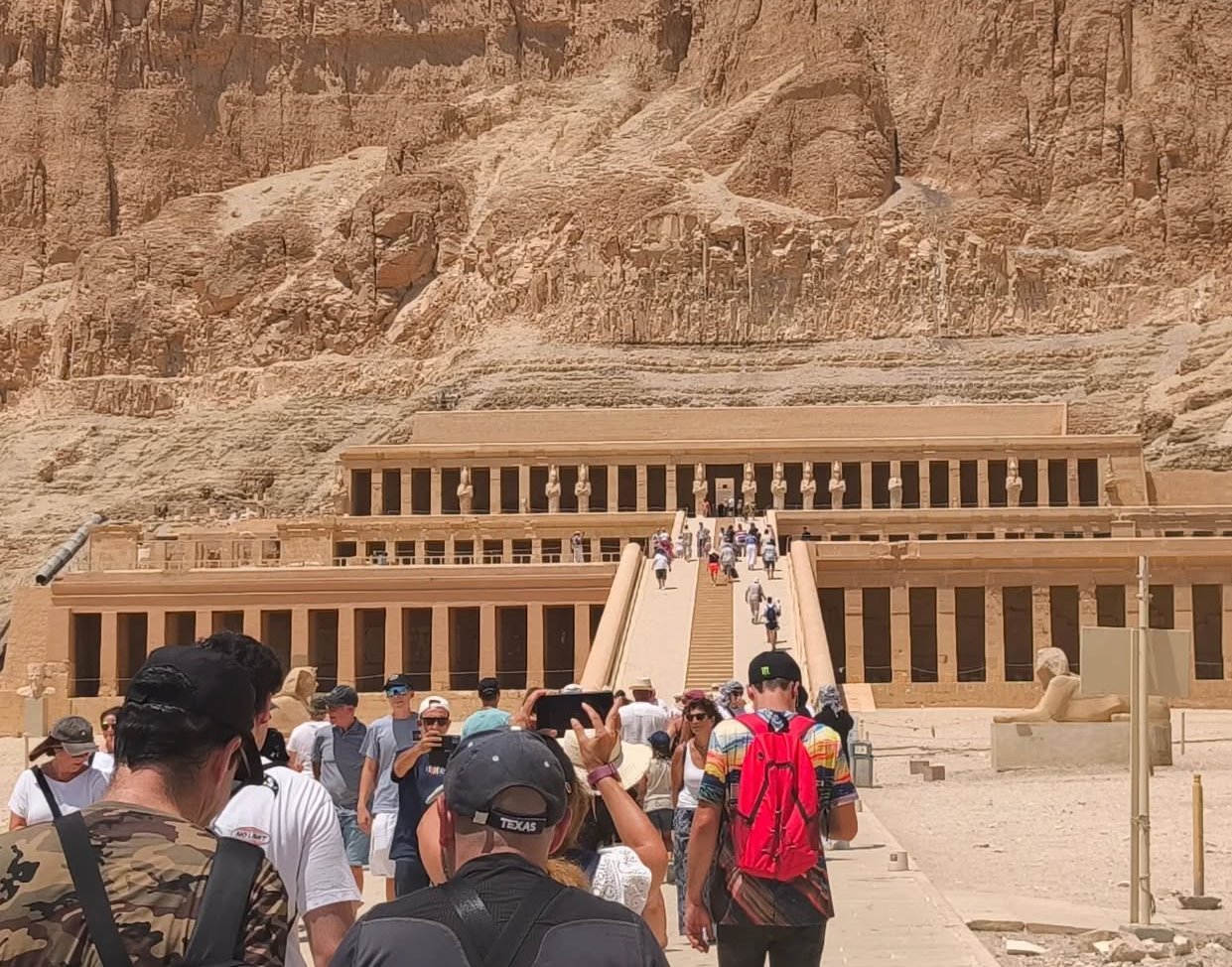 زيارات مبهجة لسياح العالم فى معبد الملكة حتشبسوت زيارات مبهجة لسياح العالم فى معبد الملكة حتشبسوت