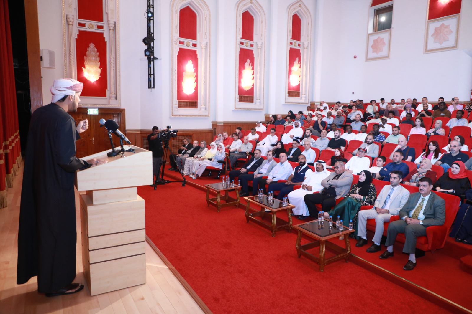 خلال الأمسية الشعرية