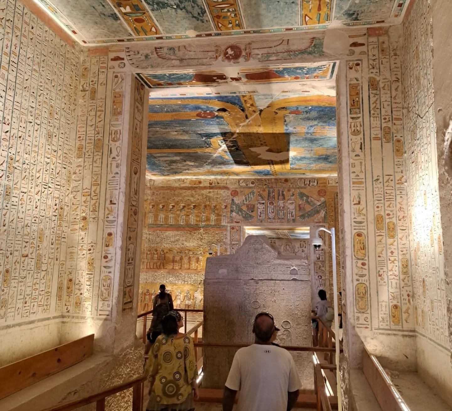 جانب من زيارات السائحين فى مقابر ملوك الأقصر