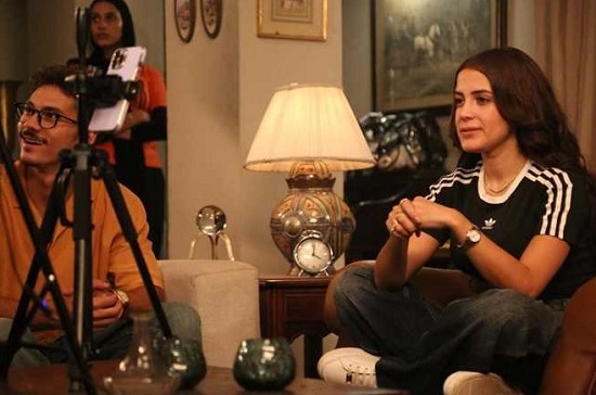 مشهد من حكاية الوكيل من مسلسل ماتراه ليس كمايبدو