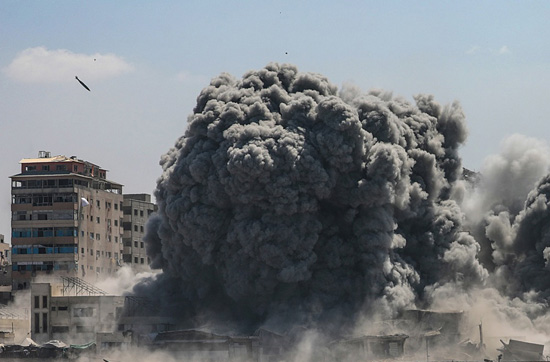 حرب الإبادة الجماعية.. غارات الاحتلال الإسرائيلي تدمر قطاع غزة  (2)