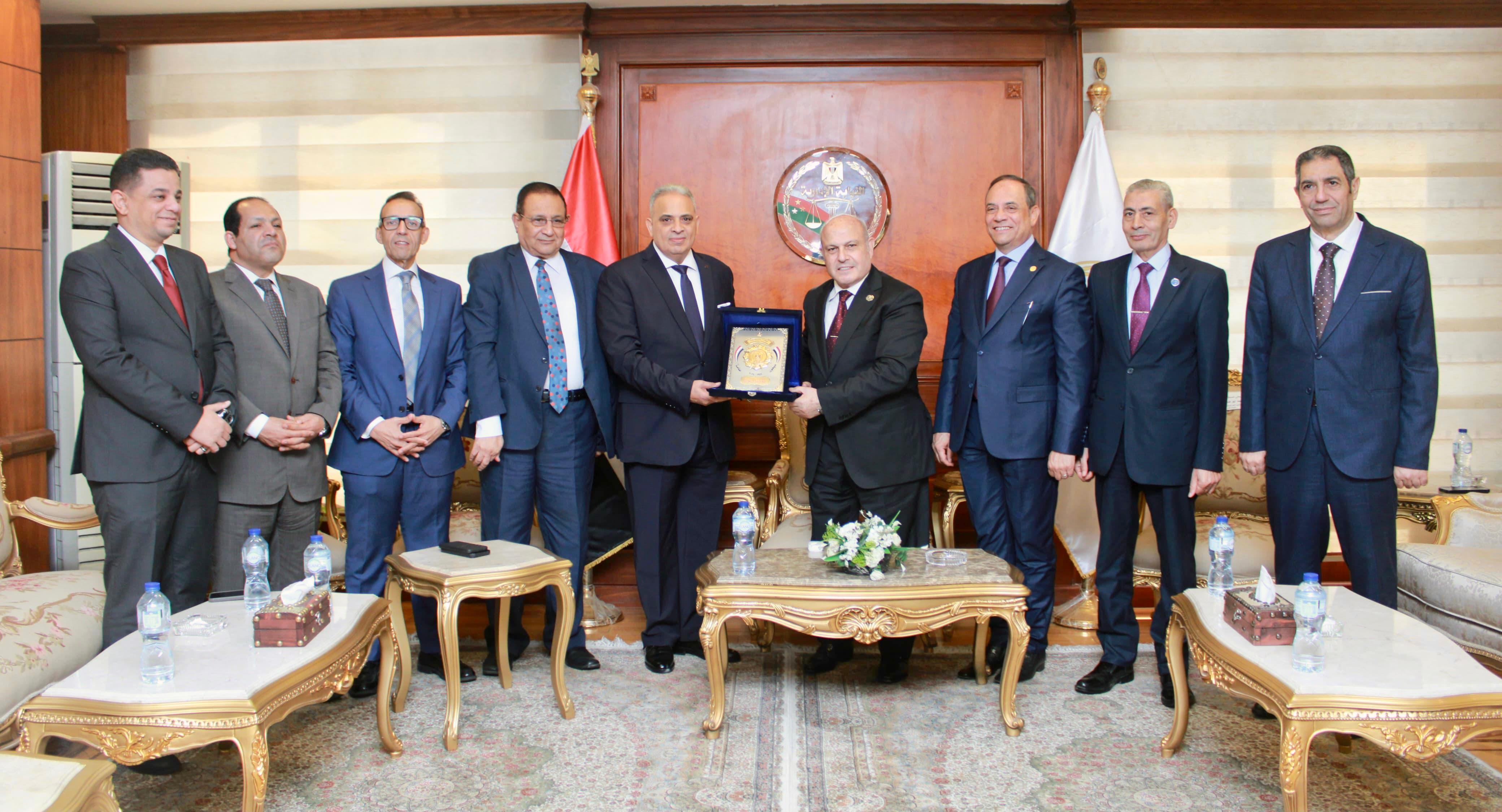  رئيس النيابة الإدارية يستقبل أعضاء مجلس إدارة نادي قضاة مصر (2)