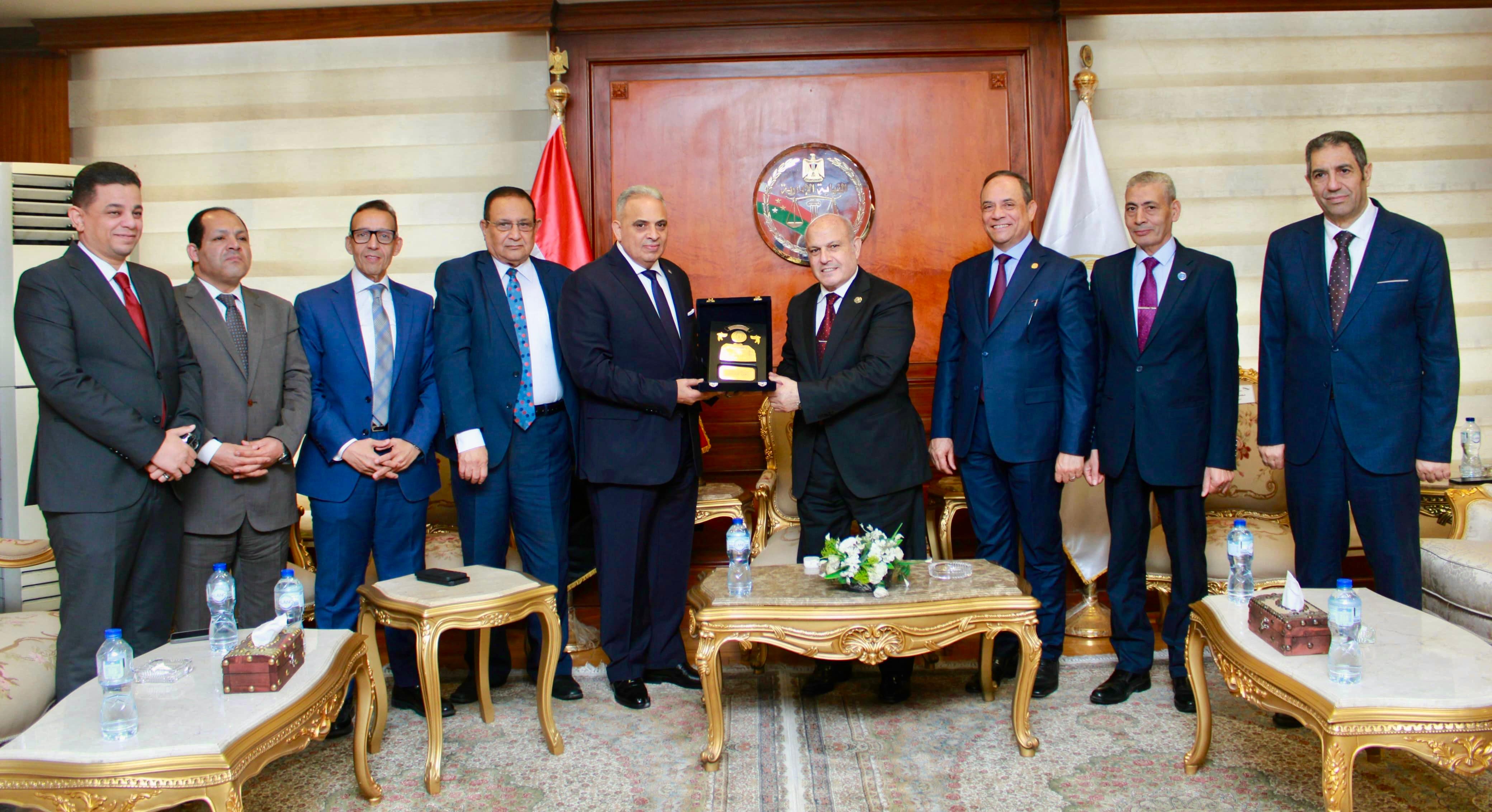  رئيس النيابة الإدارية يستقبل أعضاء مجلس إدارة نادي قضاة مصر (1)