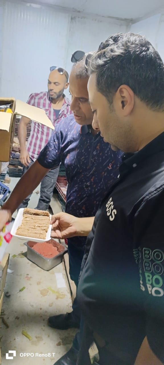 ضبط 3 أطنان برجر وسجق وعجينة كفتة فاسدة فى الهرم