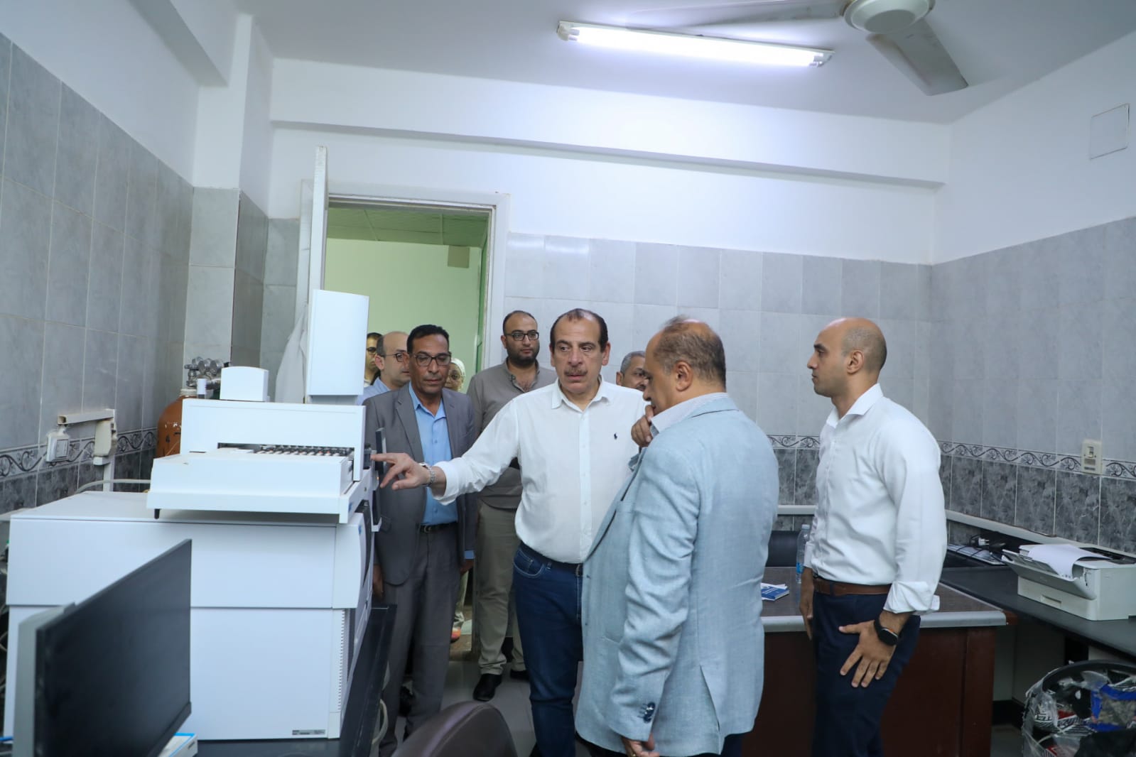 نائب وزير الصحة يتفقد المعمل الإقليمي المشترك نائب وزير الصحة يتفقد المعمل الإقليمي المشترك
