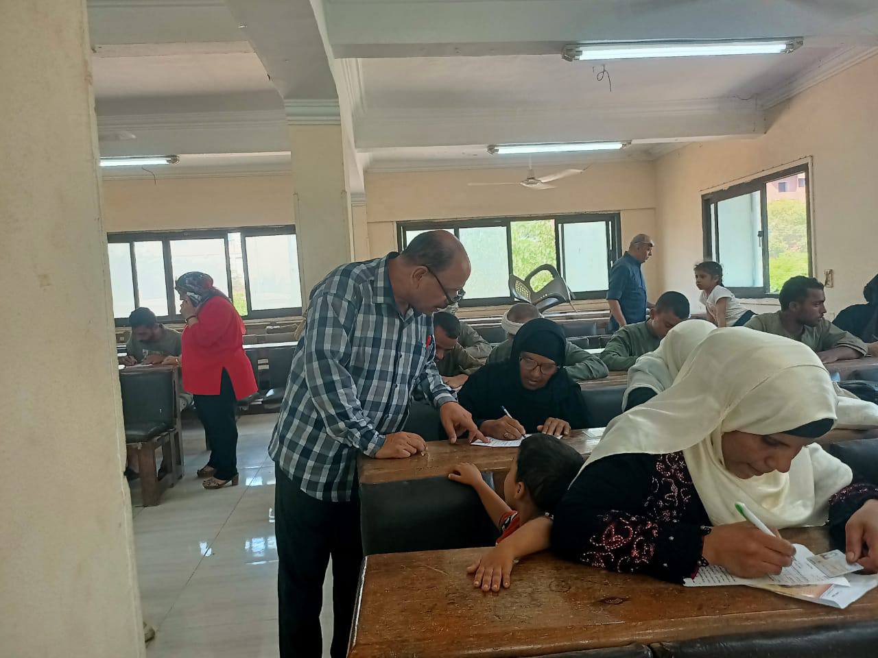 كبار السن يحاربون الأمية