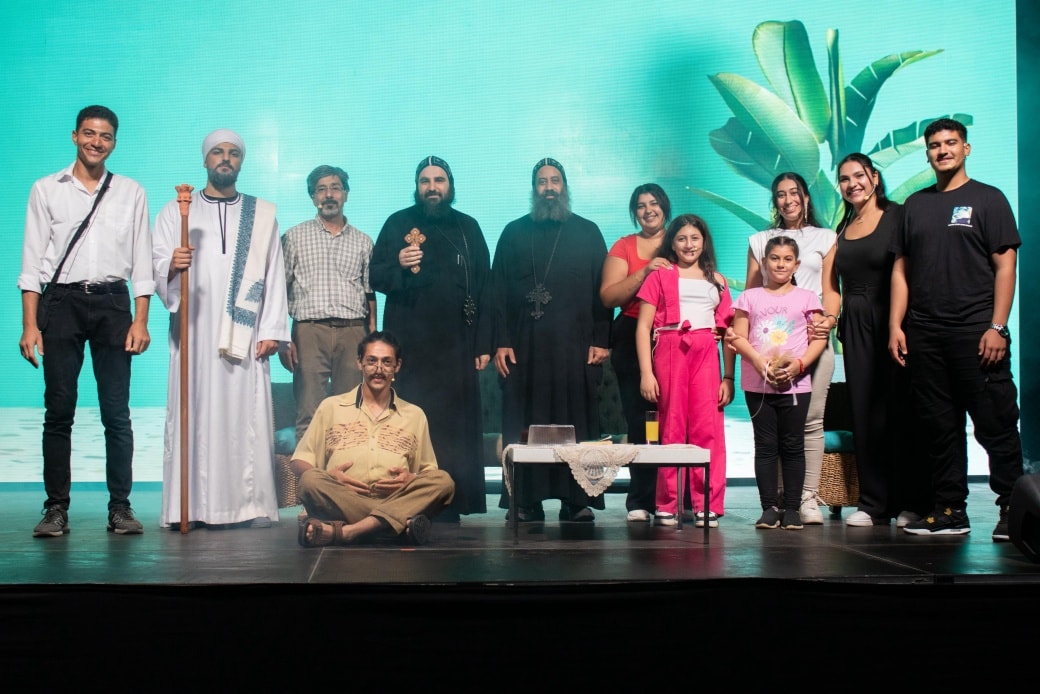 جانب من احتفال الكنيسة جانب من احتفال الكنيسة