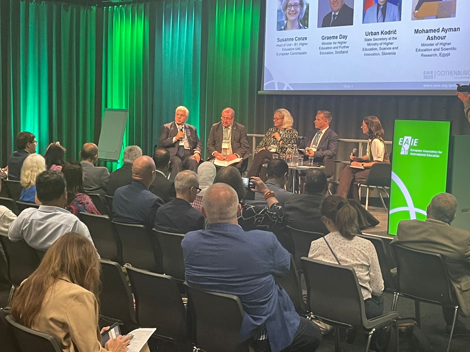 جانب من كلمة وزير التعليم العالى جانب من كلمة وزير التعليم العالى