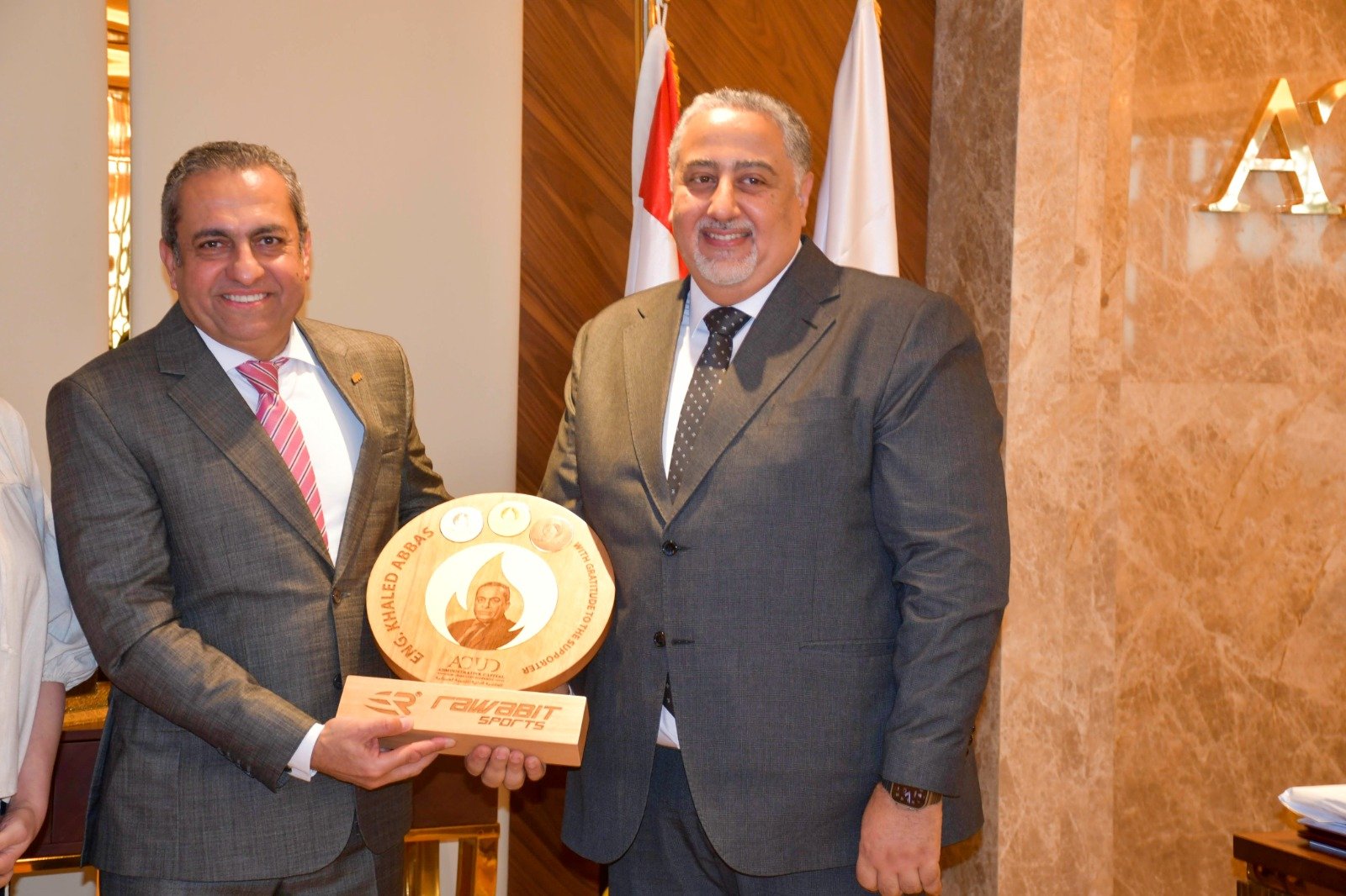 تكريم متبادل بين ياسر  إدريس وخالد عباس فى إطار التعاون الأوليمبي المشترك (3)