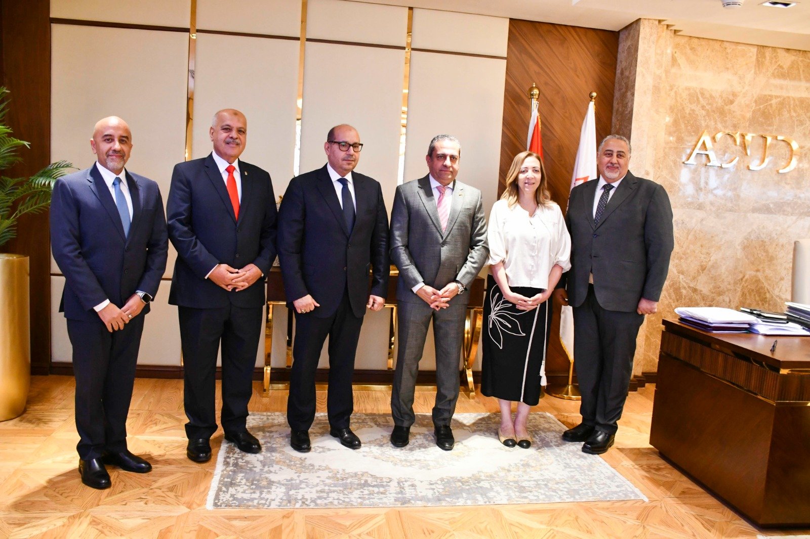 تكريم متبادل بين ياسر  إدريس وخالد عباس فى إطار التعاون الأوليمبي المشترك (6)