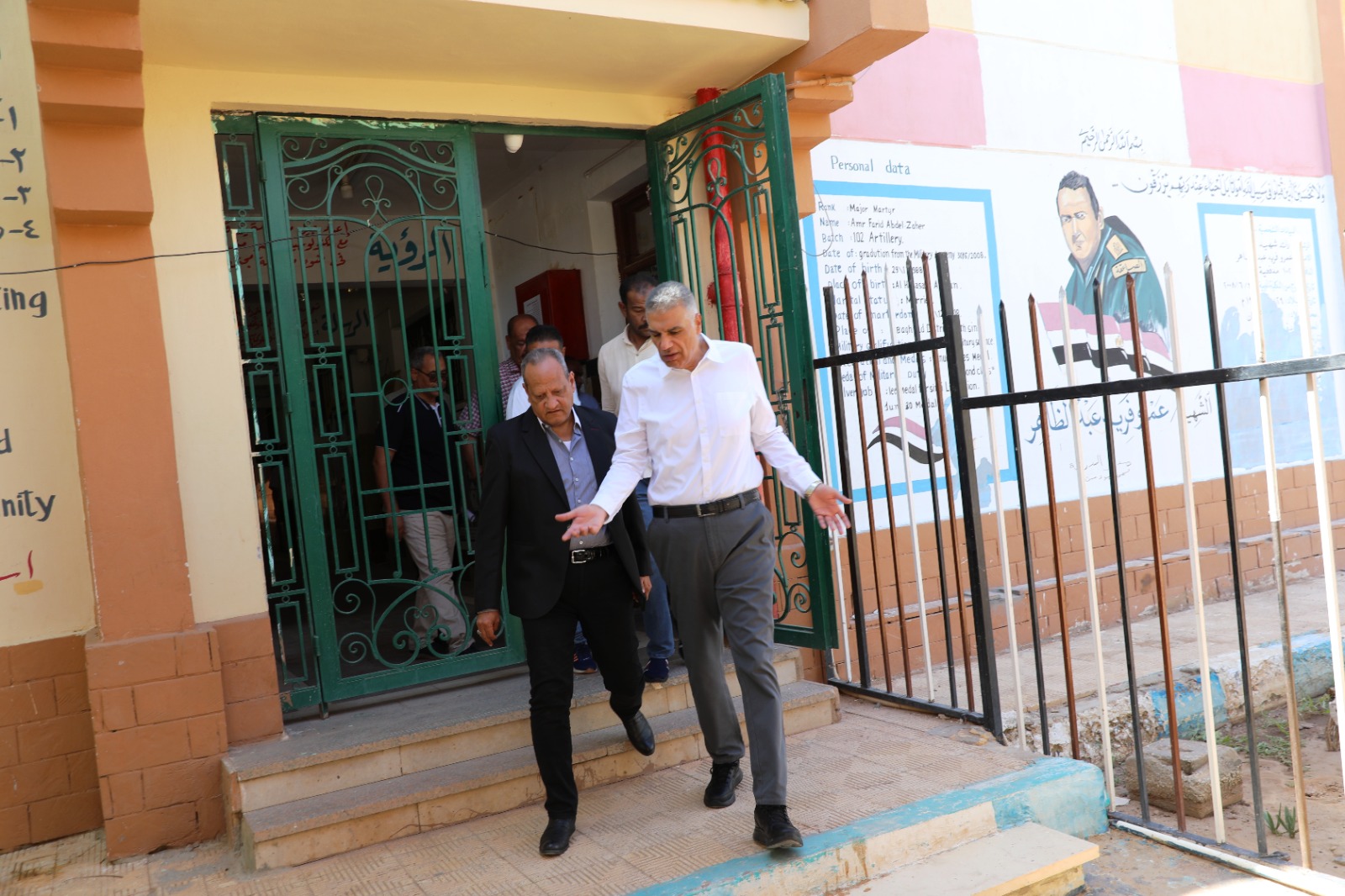 جانب من جولة المحافظ جانب من جولة المحافظ