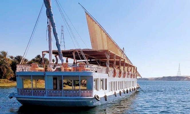 خروج الدهبيات النيلية بصورة يومية فى نيل الأقصر