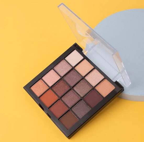 ألوان مختلفة ألوان مختلفة