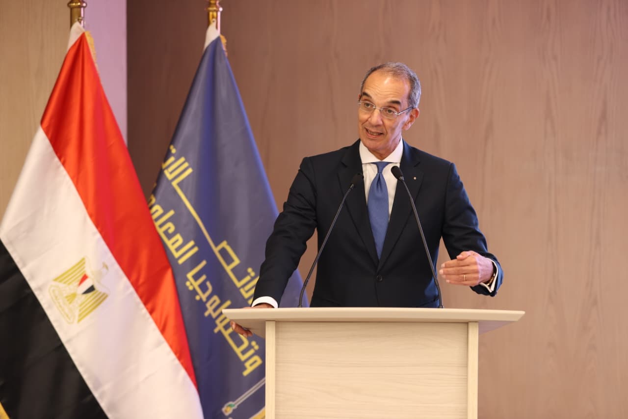 عمرو طلعت وزير الاتصالات