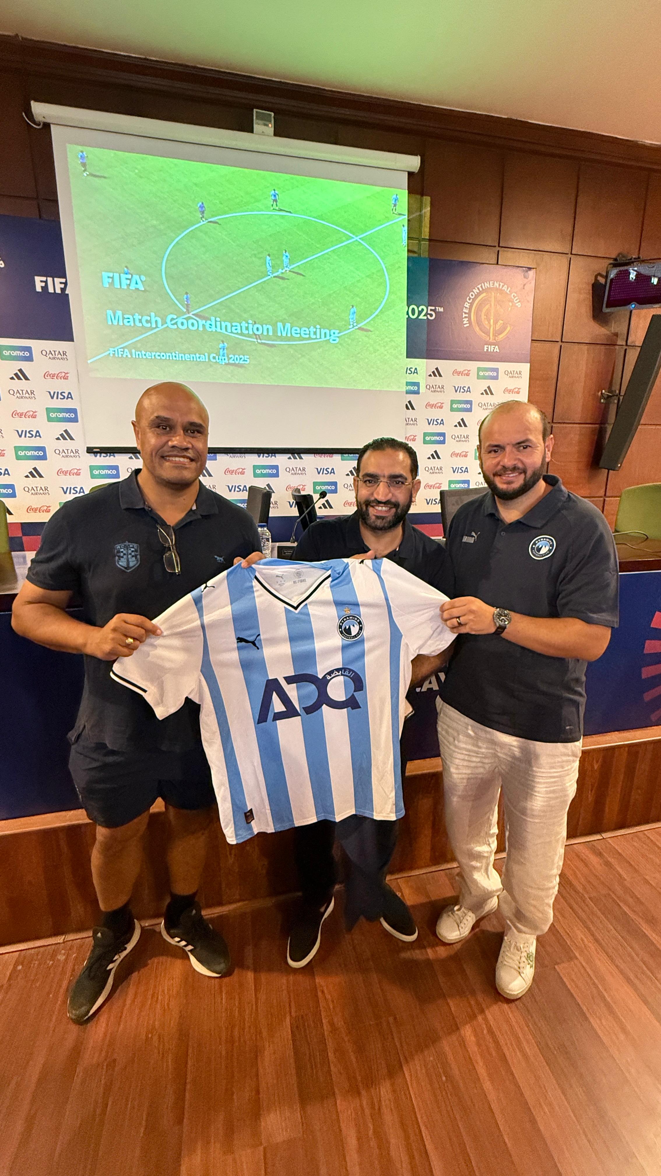 قميص بيراميدز