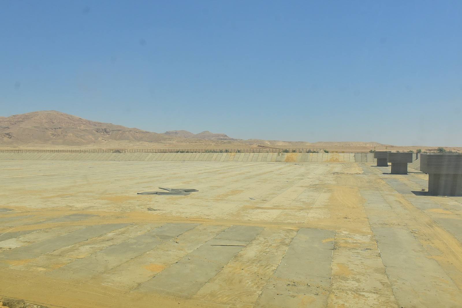 سلسلة من المشروعات القومية في المياه والصرف الصحى والإسكان وتمهيد الطرق