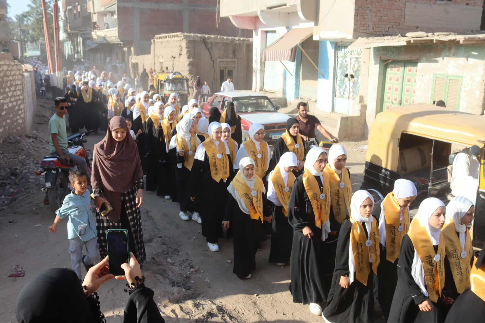 جانب من المسيرة جانب من المسيرة