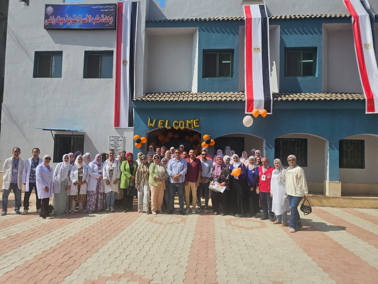 مدير الإدارة الصحية ببنها وطاقم الوحدة