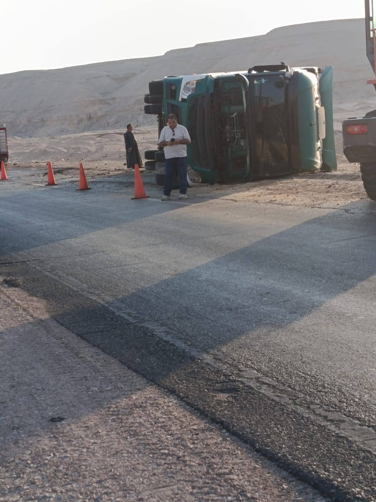 التدخل العاجل من مدينة أرمنت لإنقاذ تانك بوتاجاز على طريق الوادى الجديد