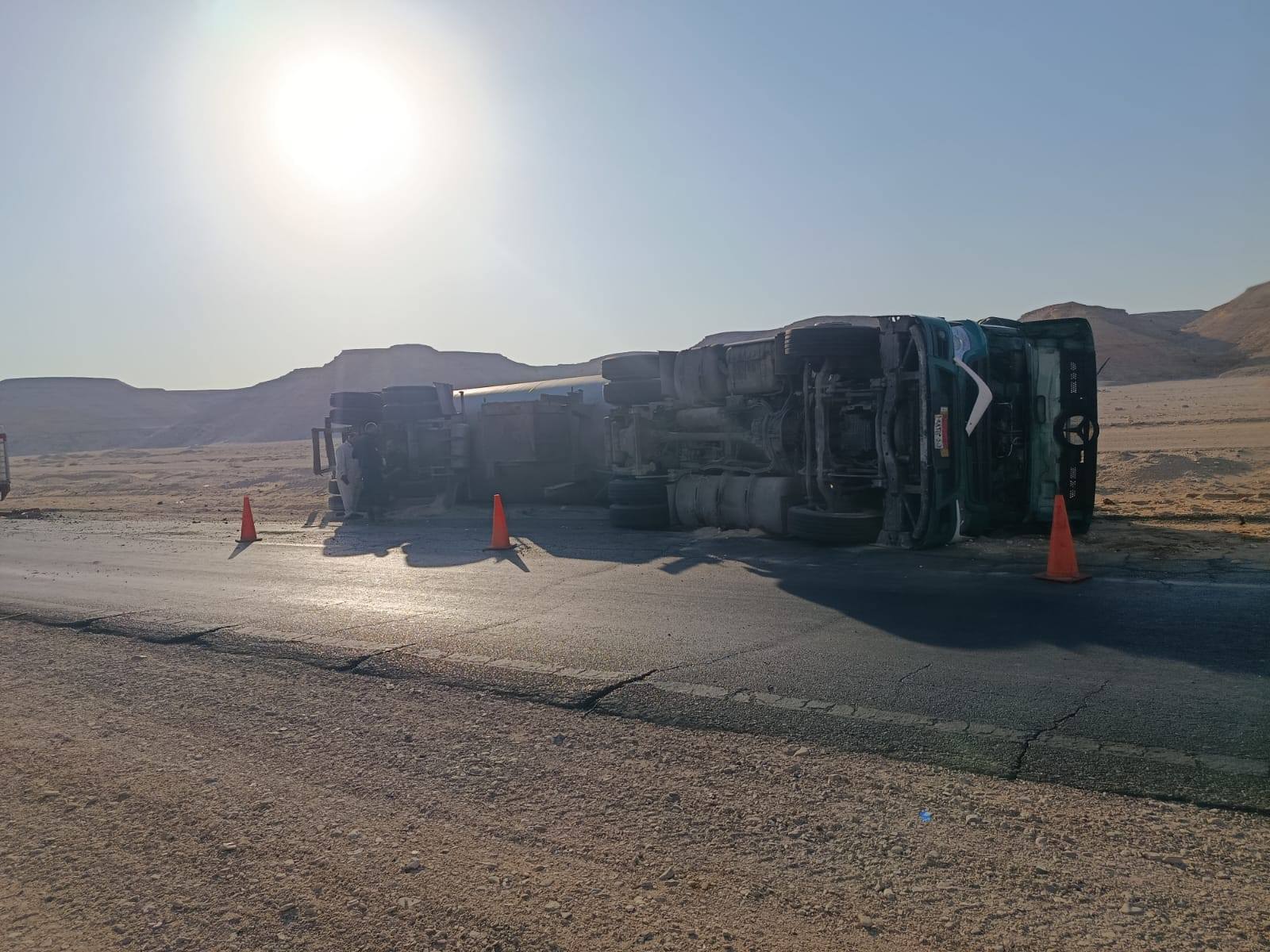 تدخل مدينة أرمنت لإنقاذ تانك بوتاجاز على طريق الوادى الجديد